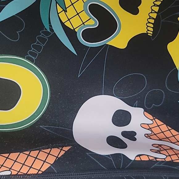 CVG ~ Constantly Varied Gear Ice Cream Skulls Capri Large - Picture 3 of 4